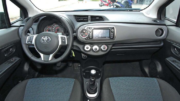 Στο Yaris ο θάλαμος των επιβατών διακρίνεται για την πολύ καλή εργονομία και τη στιβαρή συναρμογή.